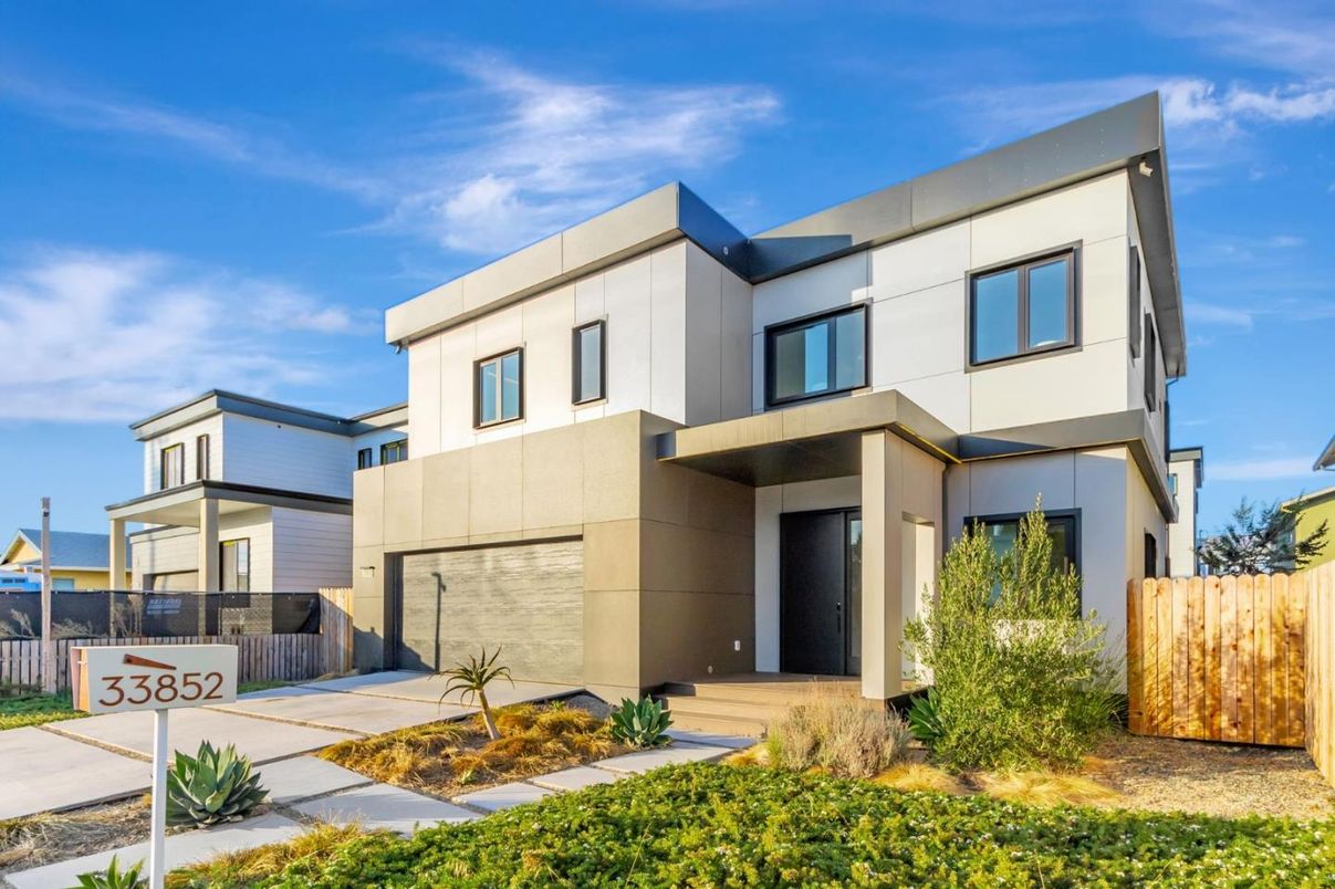 Attached, Exterior, Facade, Modern