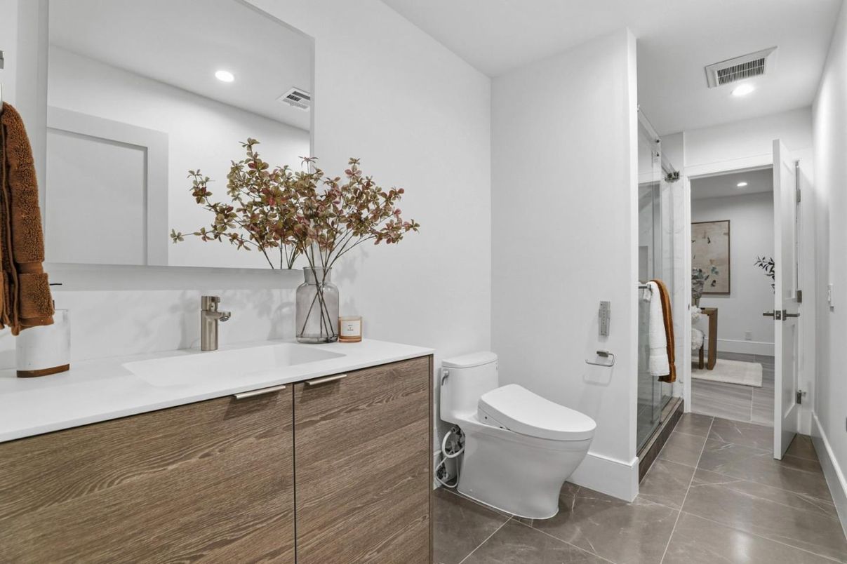 Bathroom, Interior, Recessed Lighting