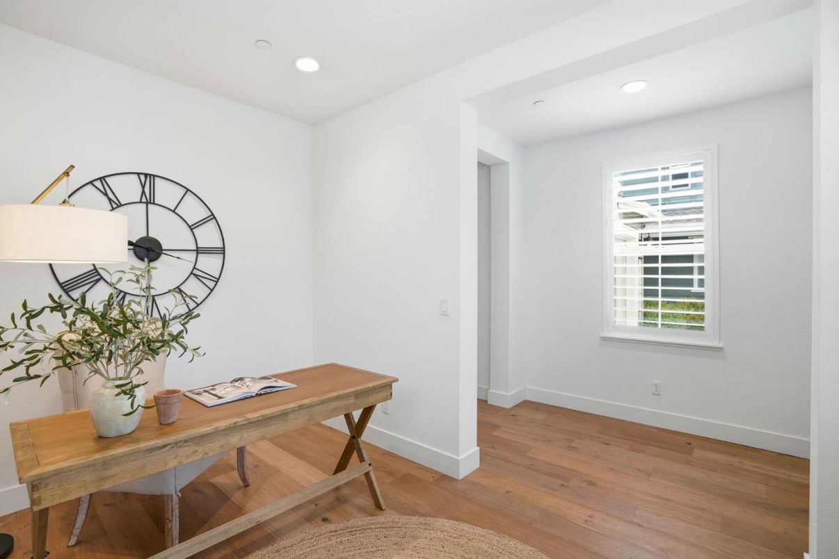 Home Office, Interior, Recessed Lighting, Wood Texture Flooring