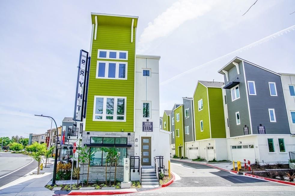 Attached, Exterior, Facade, Rowhouse