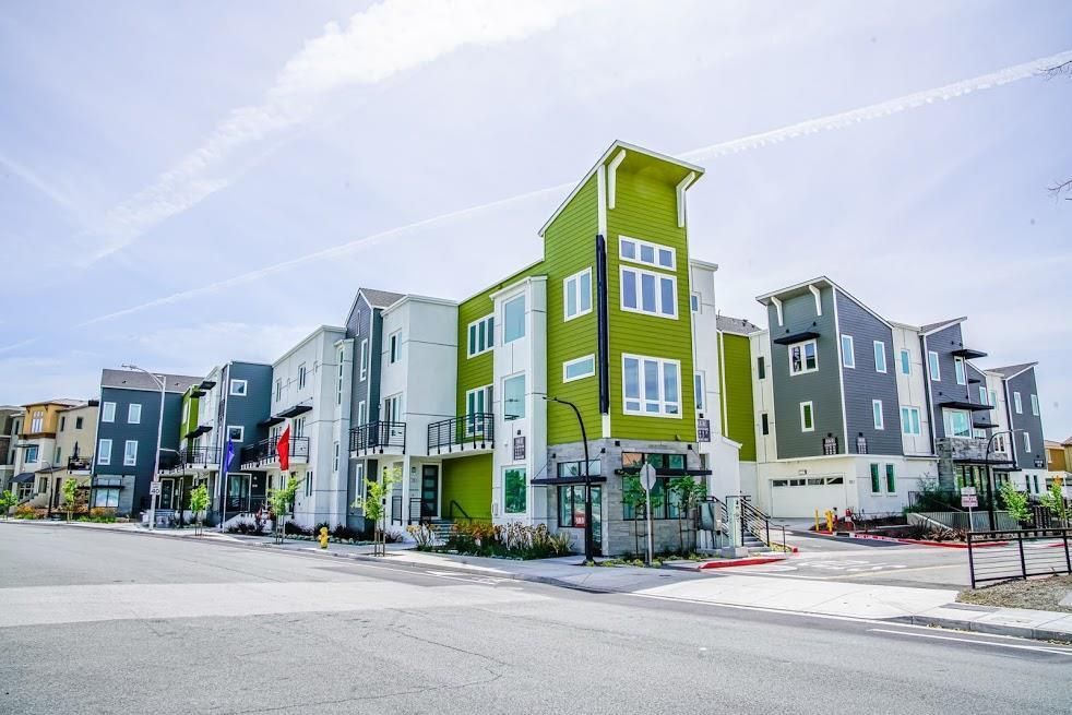 Exterior, Facade, Rowhouse