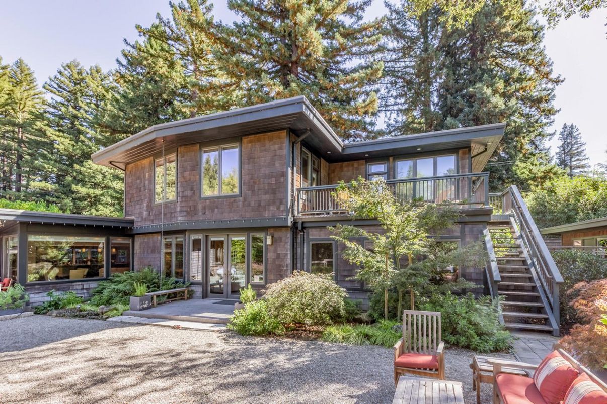 Exterior, Facade, Brick Facade, Modern