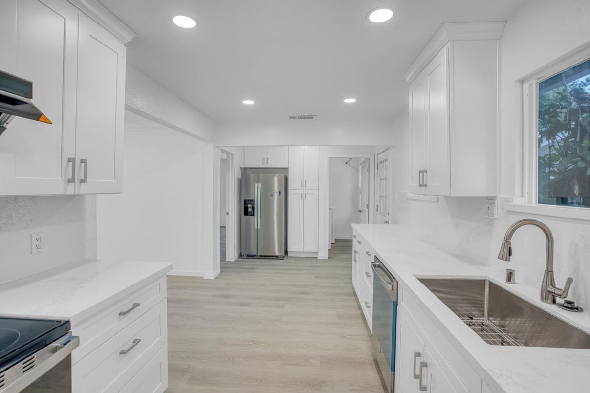 Interior, Kitchen, Recessed Lighting, Wood Texture Flooring