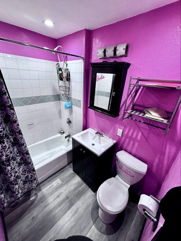 Bathroom, Interior, Recessed Lighting, Wood Texture Flooring