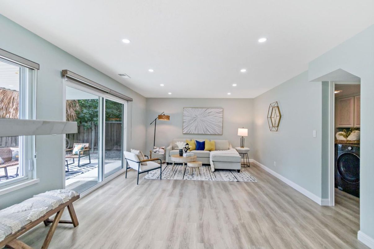 Interior, Living room, Recessed Lighting, Washer, Wood Texture Flooring