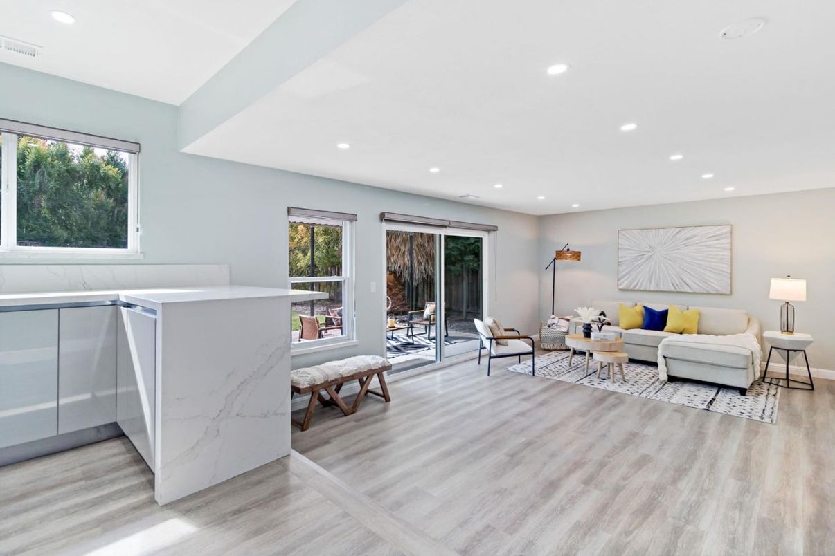 Interior, Living room, Recessed Lighting, Wood Texture Flooring