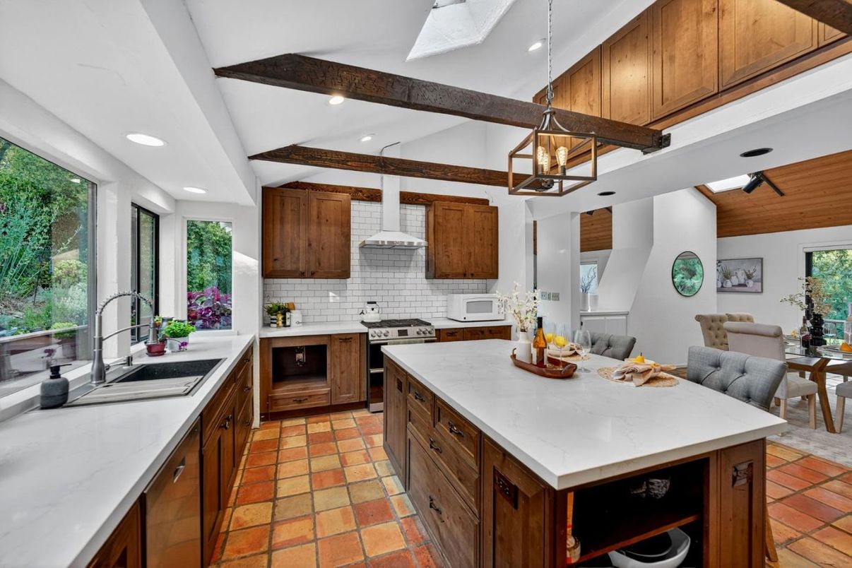 Dining room, Interior, Kitchen, Pendant Lights, Recessed Lighting, Stainless Steel Appliances, Wooden Beams