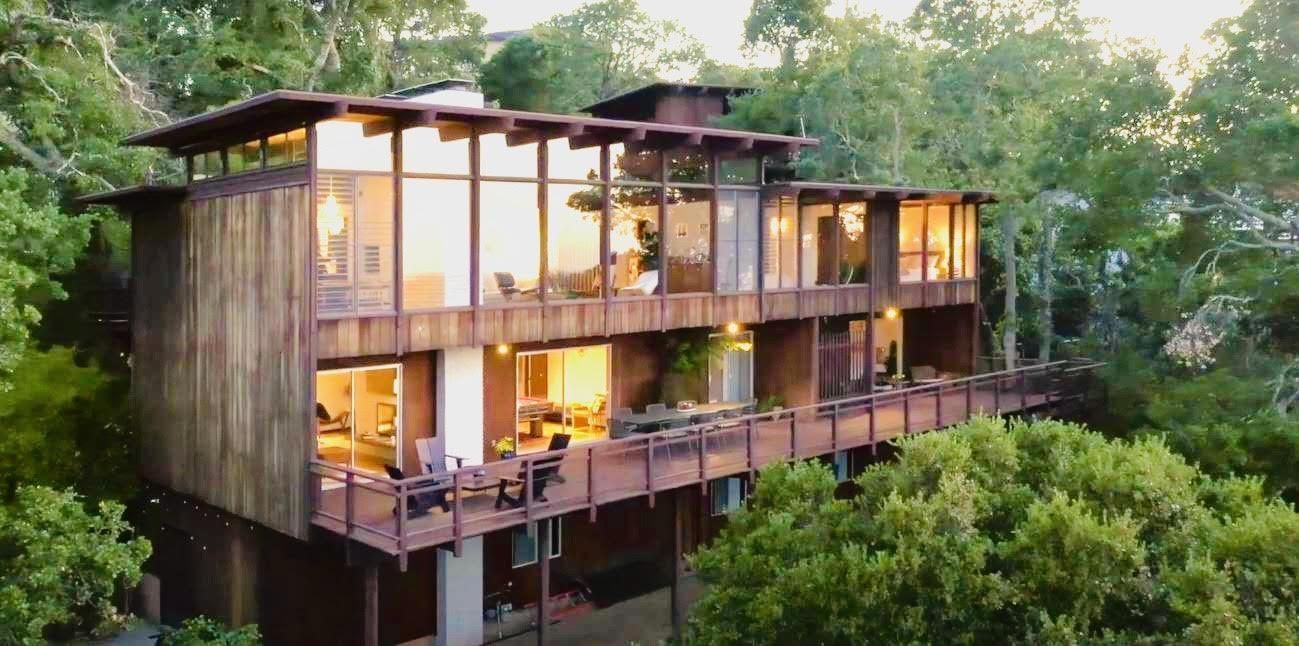 Exterior, Facade, Modern