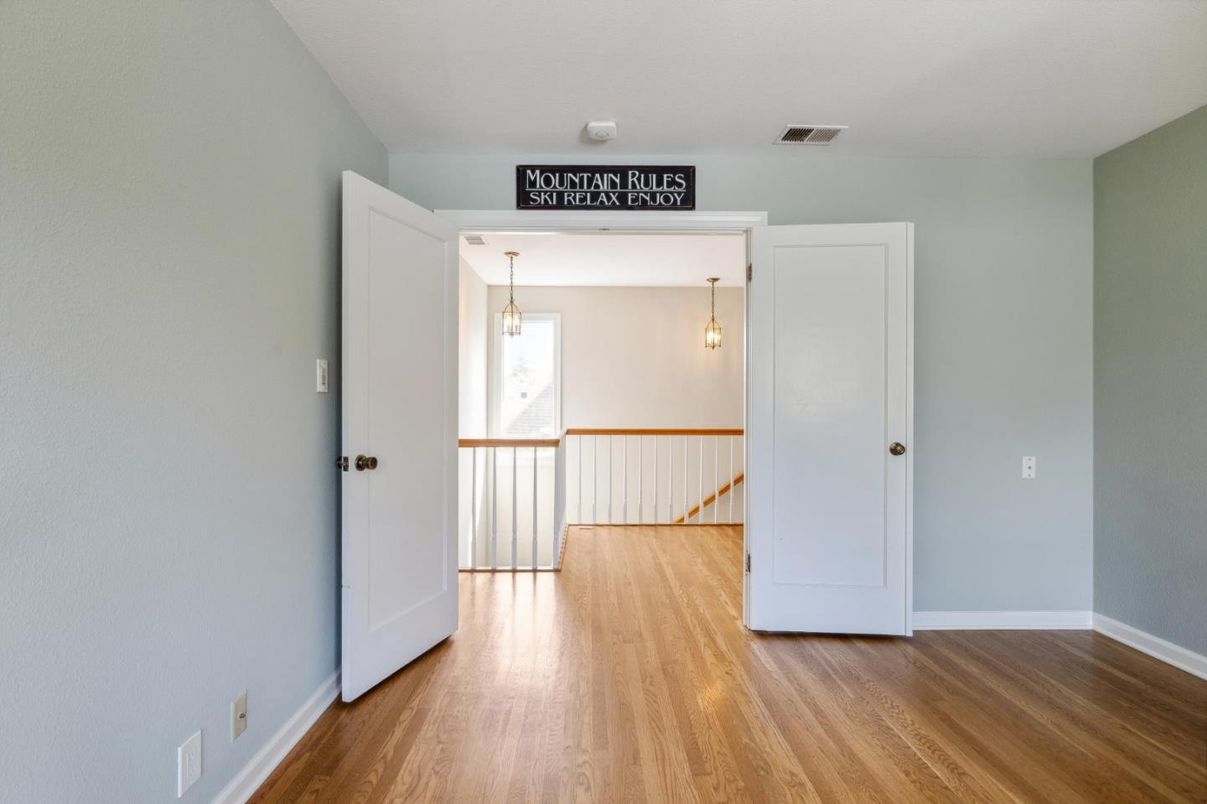 Interior, Pendant Lights, Wood Texture Flooring