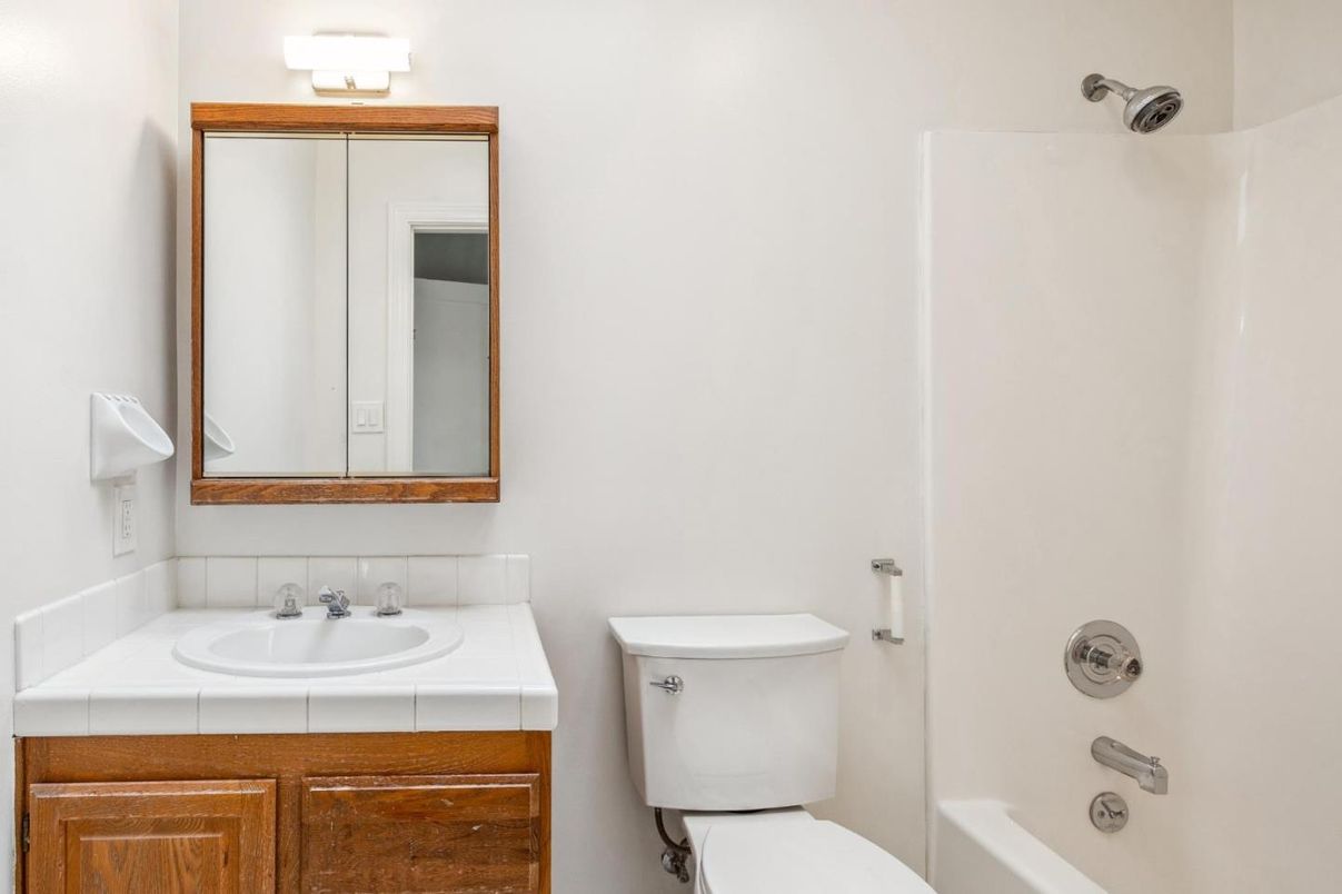 Bathroom, Interior, Tile Countertops