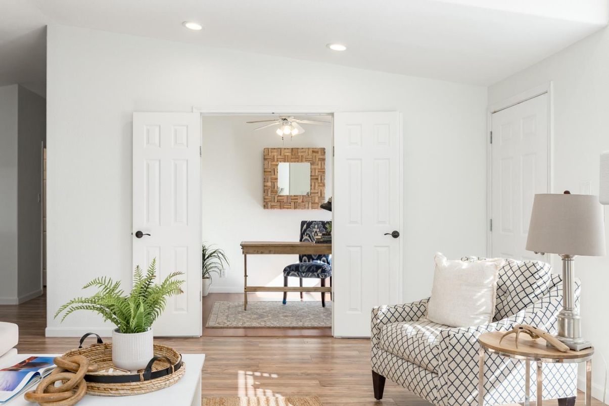 Interior, Recessed Lighting, Wood Texture Flooring