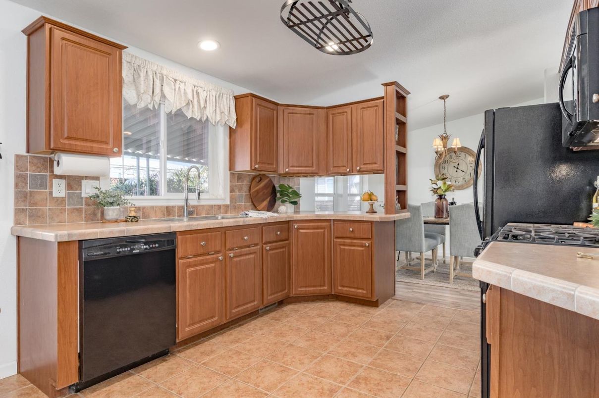 Chandelier, Dining room, Interior, Kitchen, Recessed Lighting