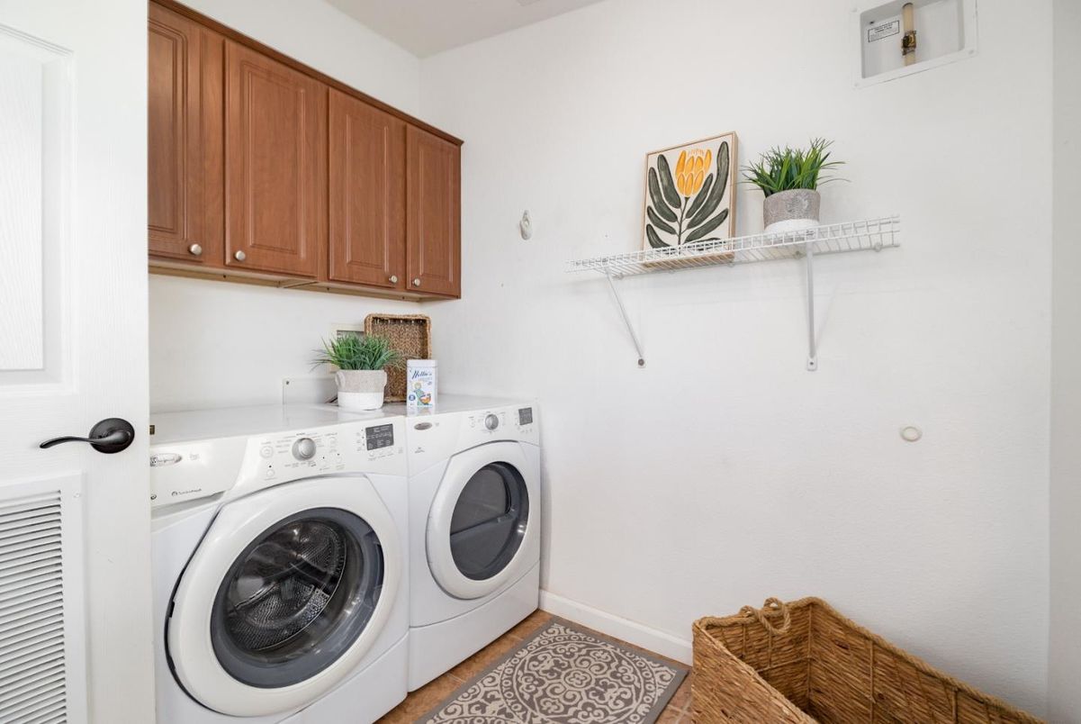 Interior, Washer, Wood Texture Flooring
