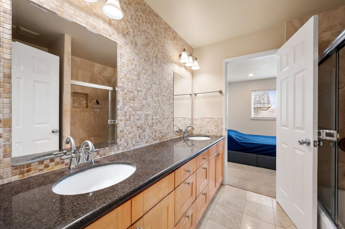 Bathroom, Dual Sink Vanities, Interior, Recessed Lighting