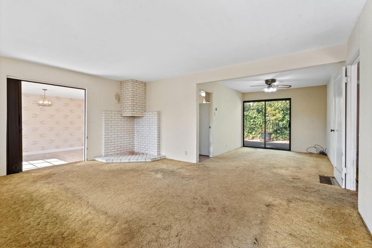 Chandelier, Empty room, Interior