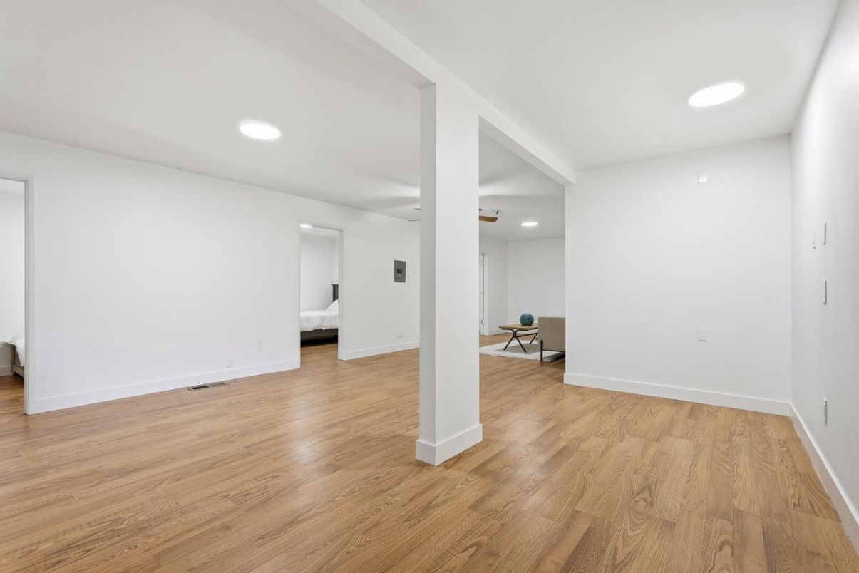 Empty room, Interior, Recessed Lighting, Wood Texture Flooring