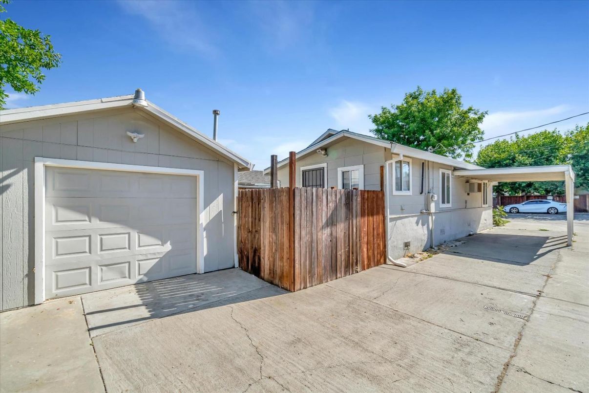 Detached Garage, Exterior