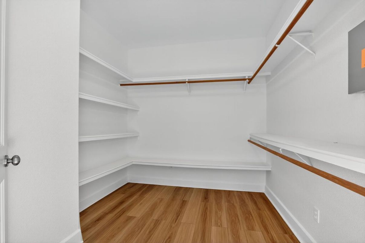 Interior, Walk-in Closets, Wood Texture Flooring