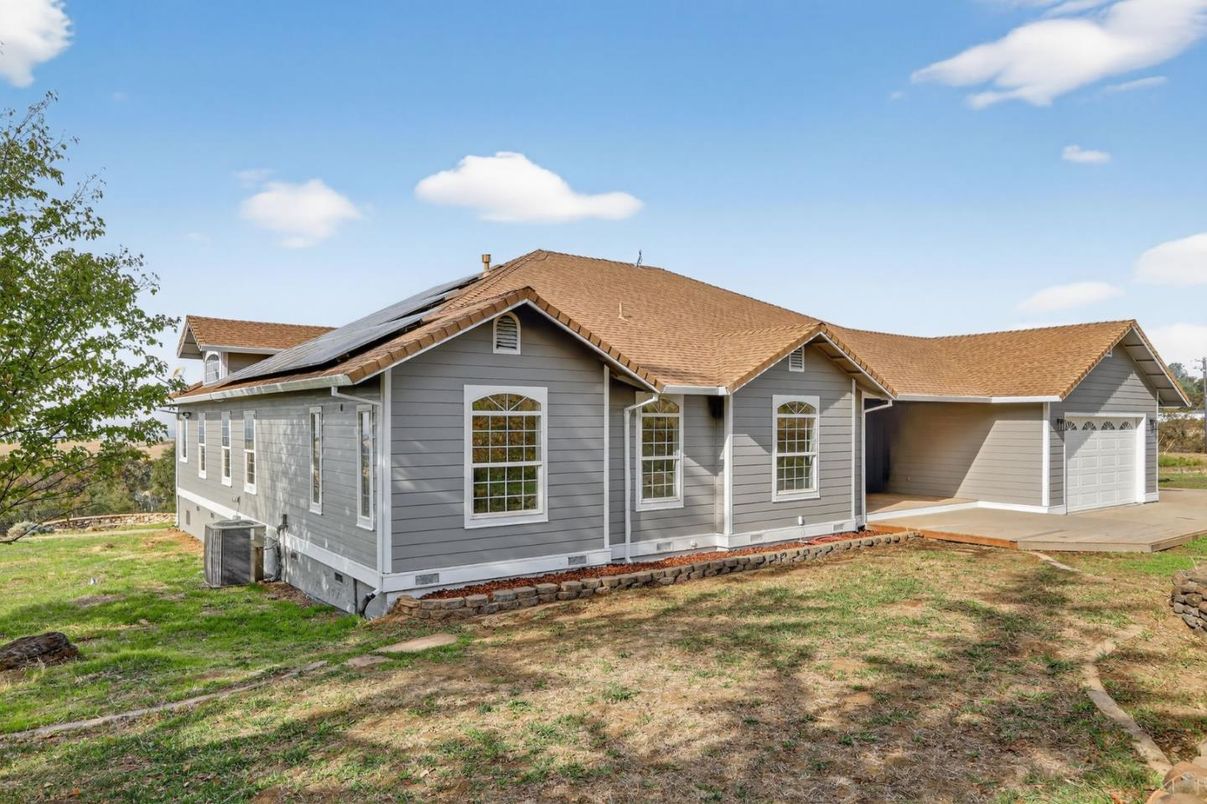 Backyard, Detached Garage, Exterior, Facade, Solar Panels, Ranch