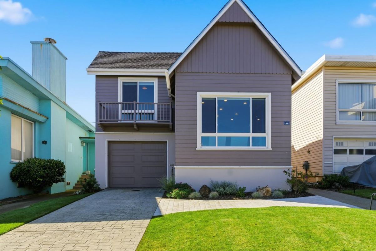 Attached, Exterior, Facade, Rowhouse