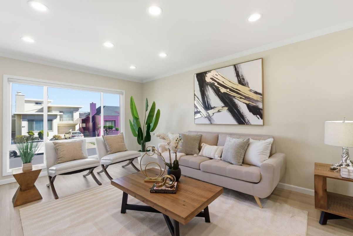 Interior, Living room, Recessed Lighting, Wood Texture Flooring