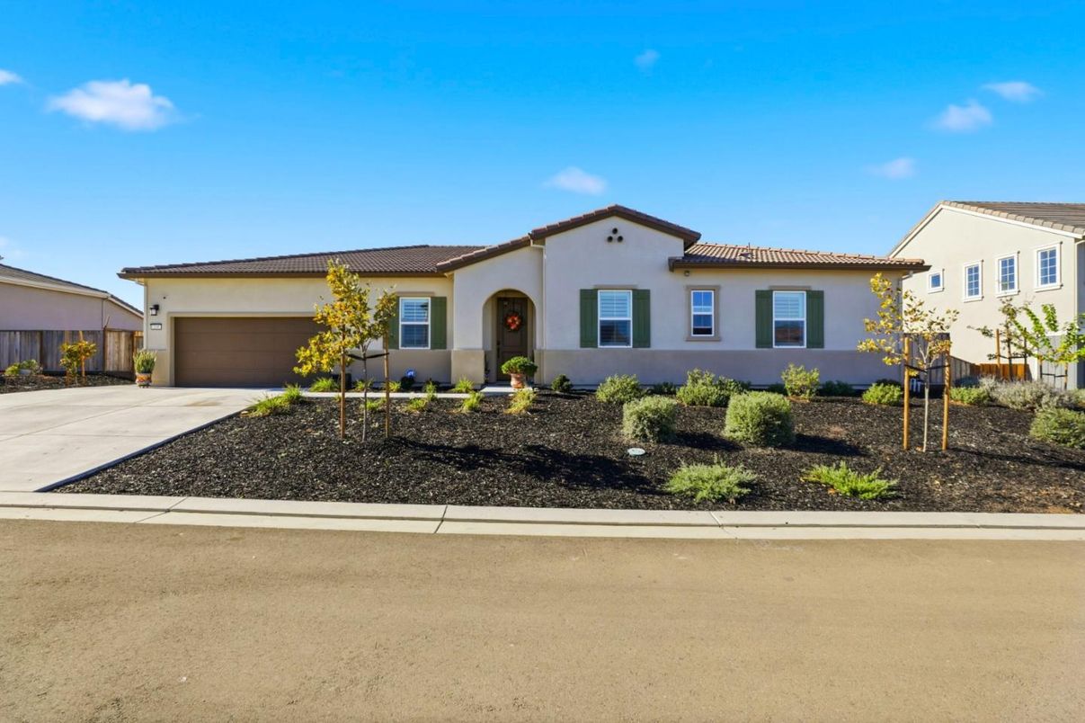 Attached, Exterior, Facade, Spanish Mediterranean