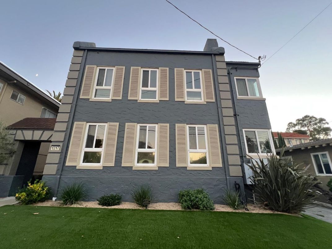 Exterior, Facade, Rowhouse