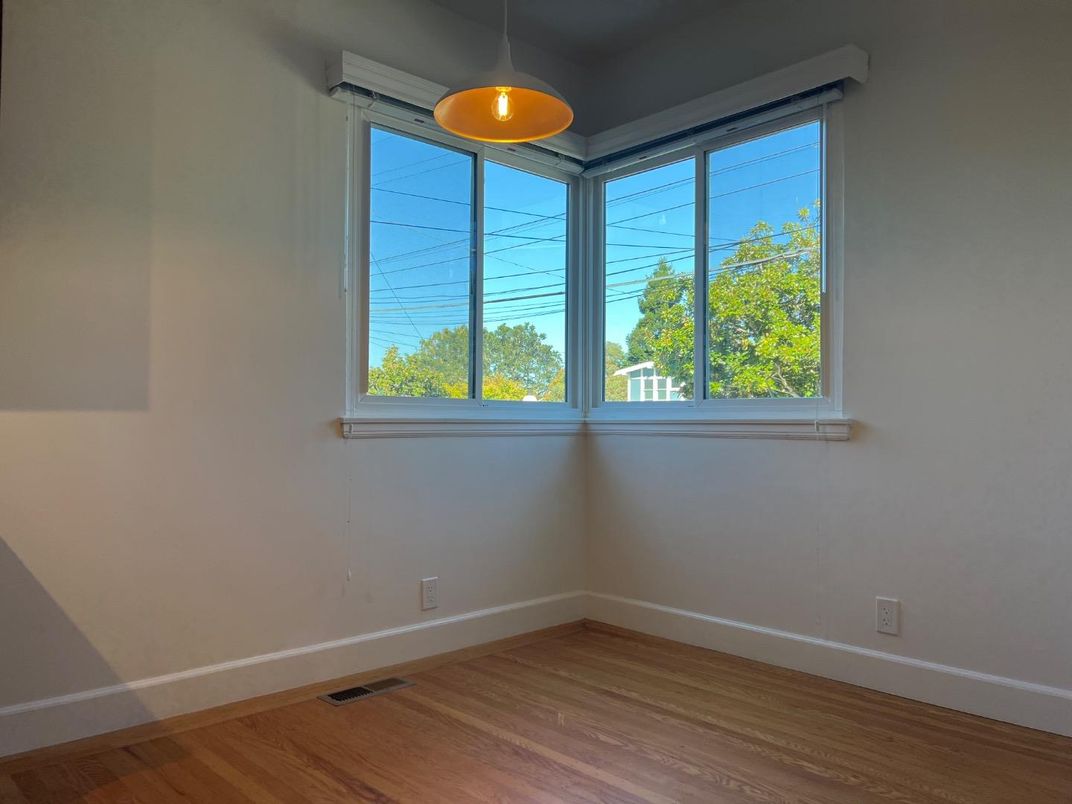 Empty room, Interior, Pendant Lights, Wood Texture Flooring