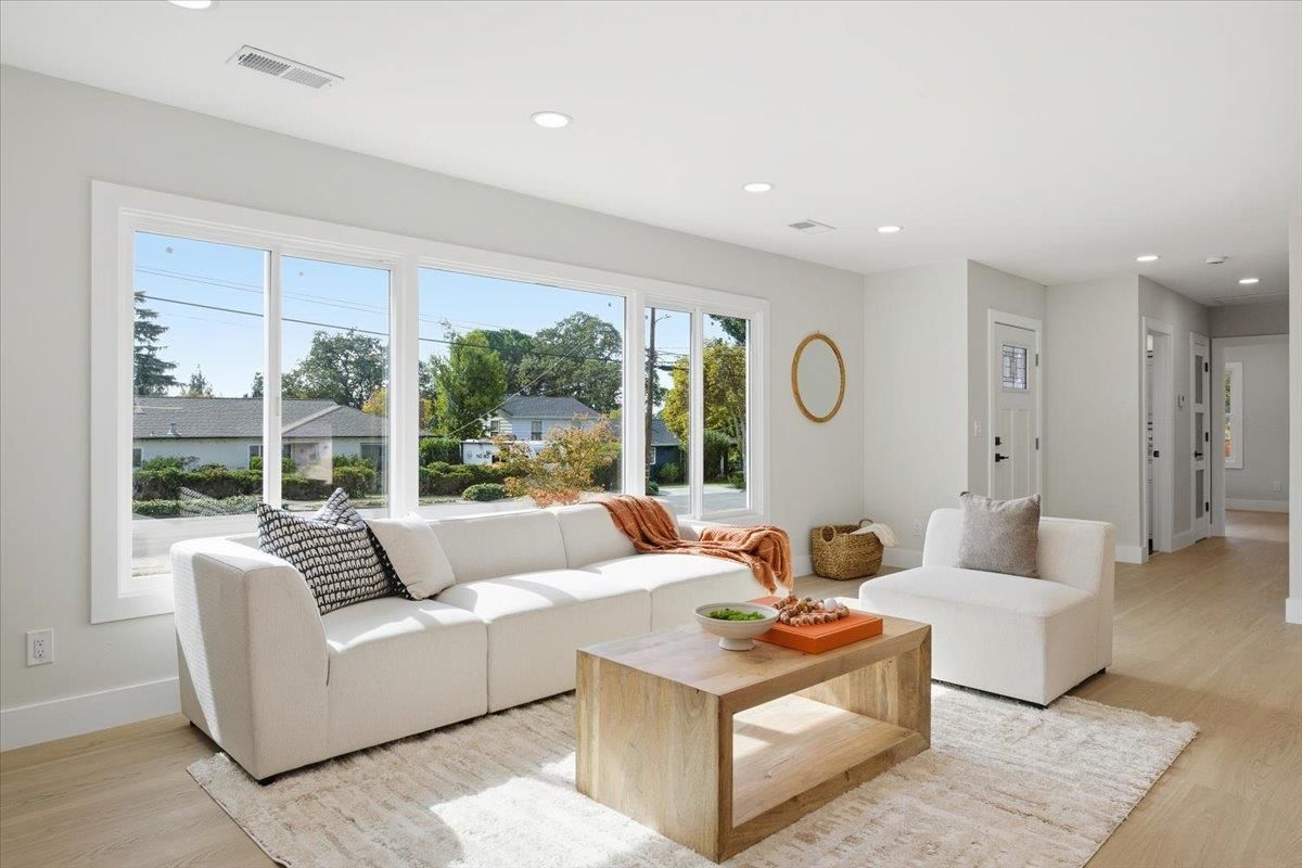 Interior, Living room, Recessed Lighting, Water, Wood Texture Flooring