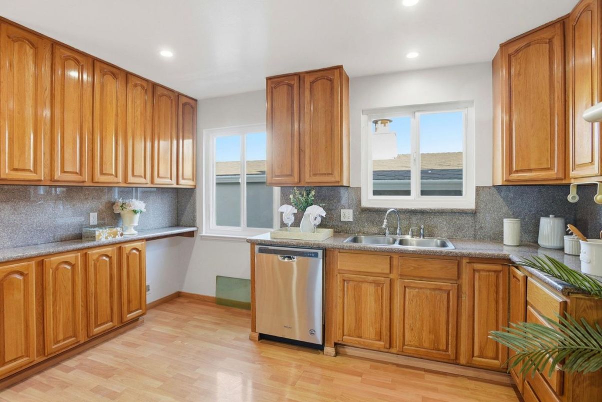 Interior, Kitchen, Recessed Lighting, Wood Texture Flooring