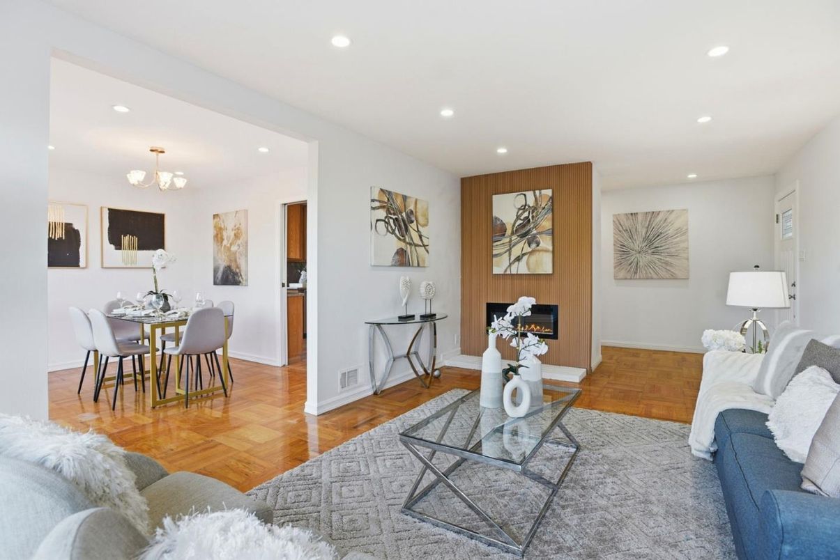 Chandelier, Dining room, Interior, Living room, Recessed Lighting, Wood Texture Flooring