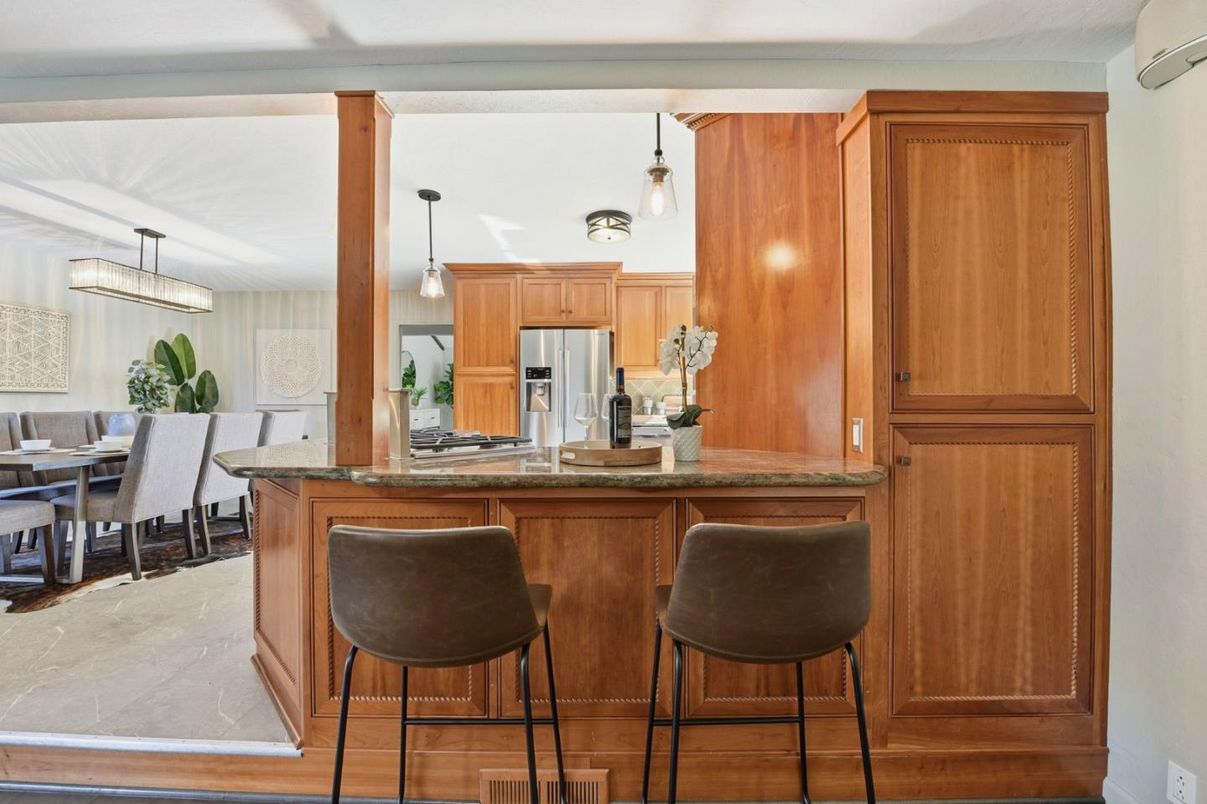 Dining room, Interior, Kitchen, Pendant Lights, Stainless Steel Appliances