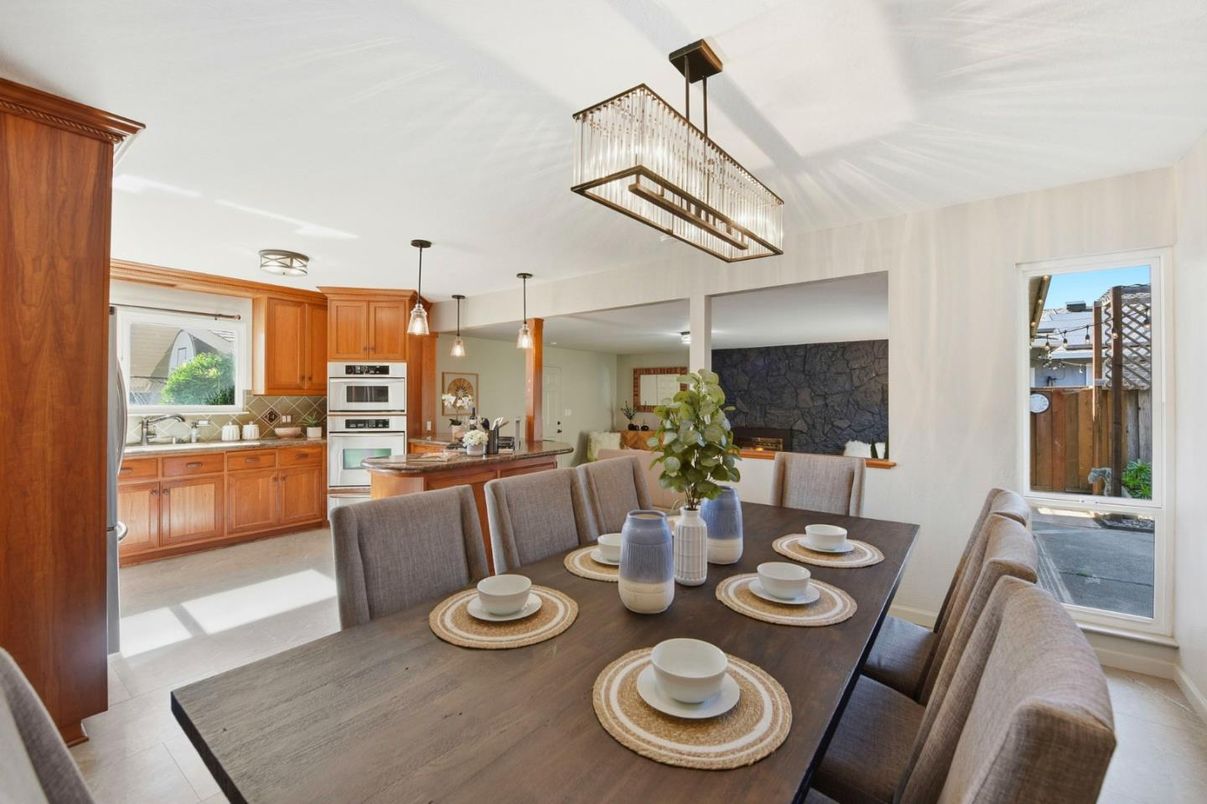 Dining room, Interior, Kitchen, Pendant Lights, Stainless Steel Appliances