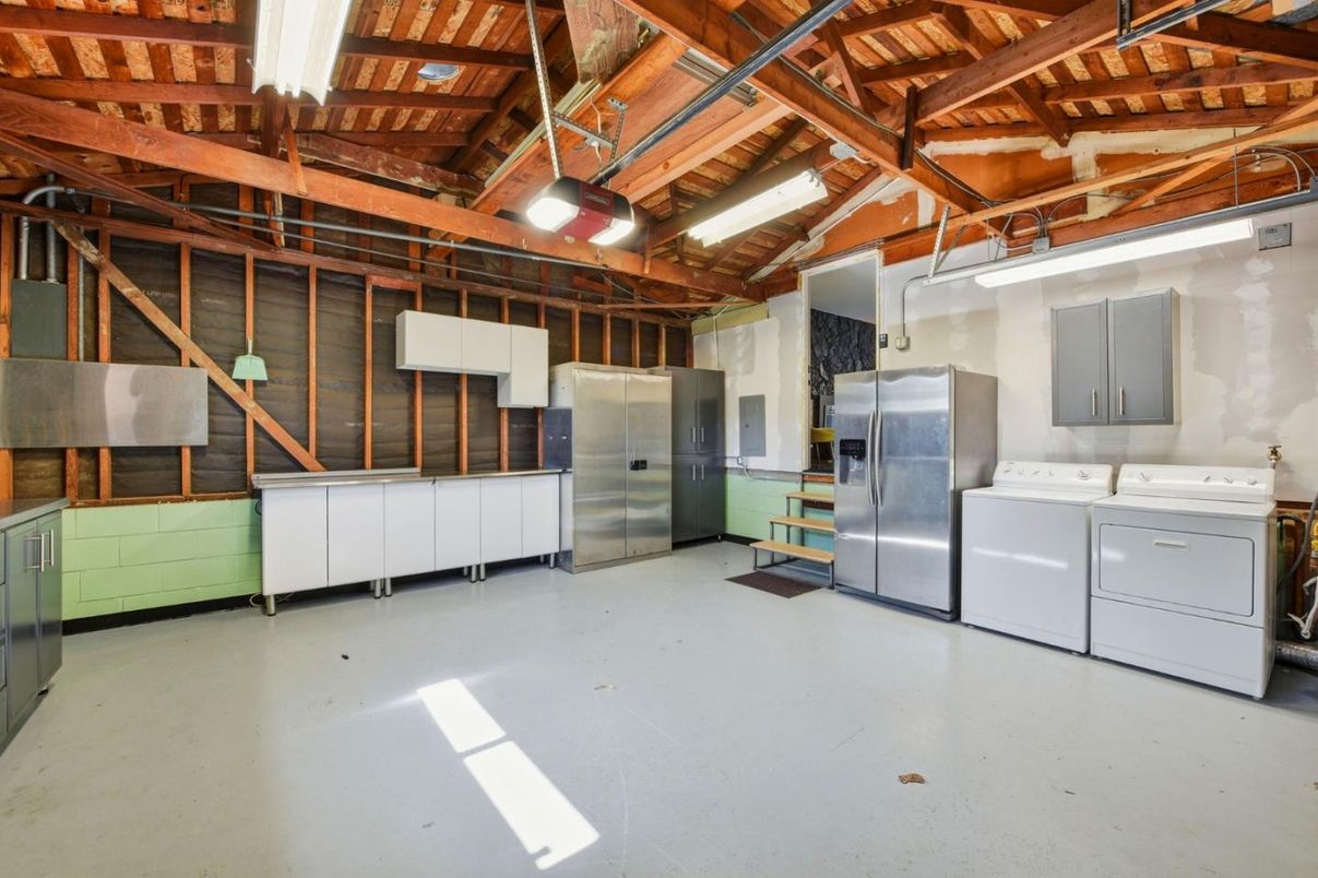 Interior, Washer, Wooden Beams, Wooden Ceilings