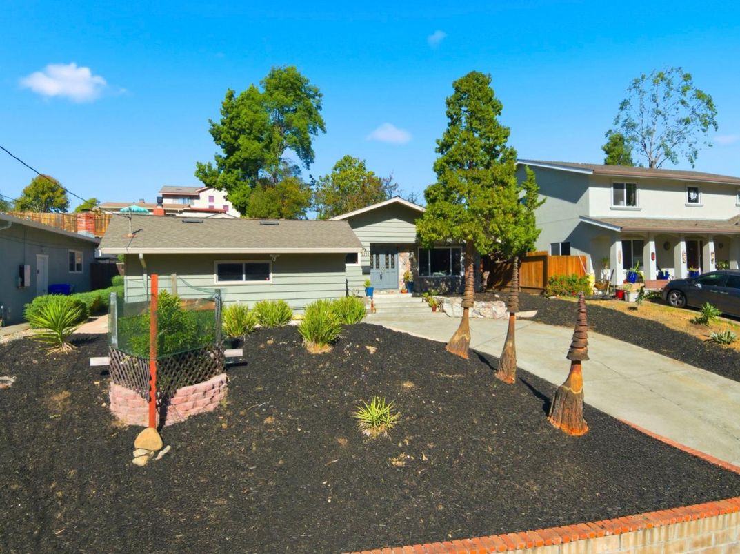 Backyard, Exterior, Facade, Ranch