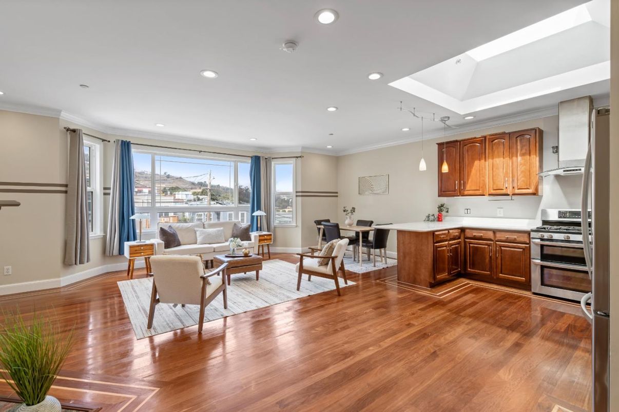 Dining room, Interior, Kitchen, Living room, Pendant Lights, Recessed Lighting, Stainless Steel Appliances, Wood Texture Flooring