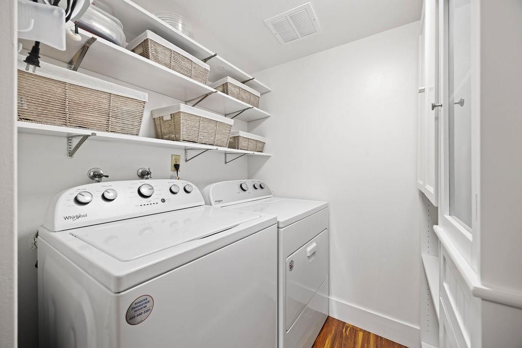Interior, Washer, Wood Texture Flooring