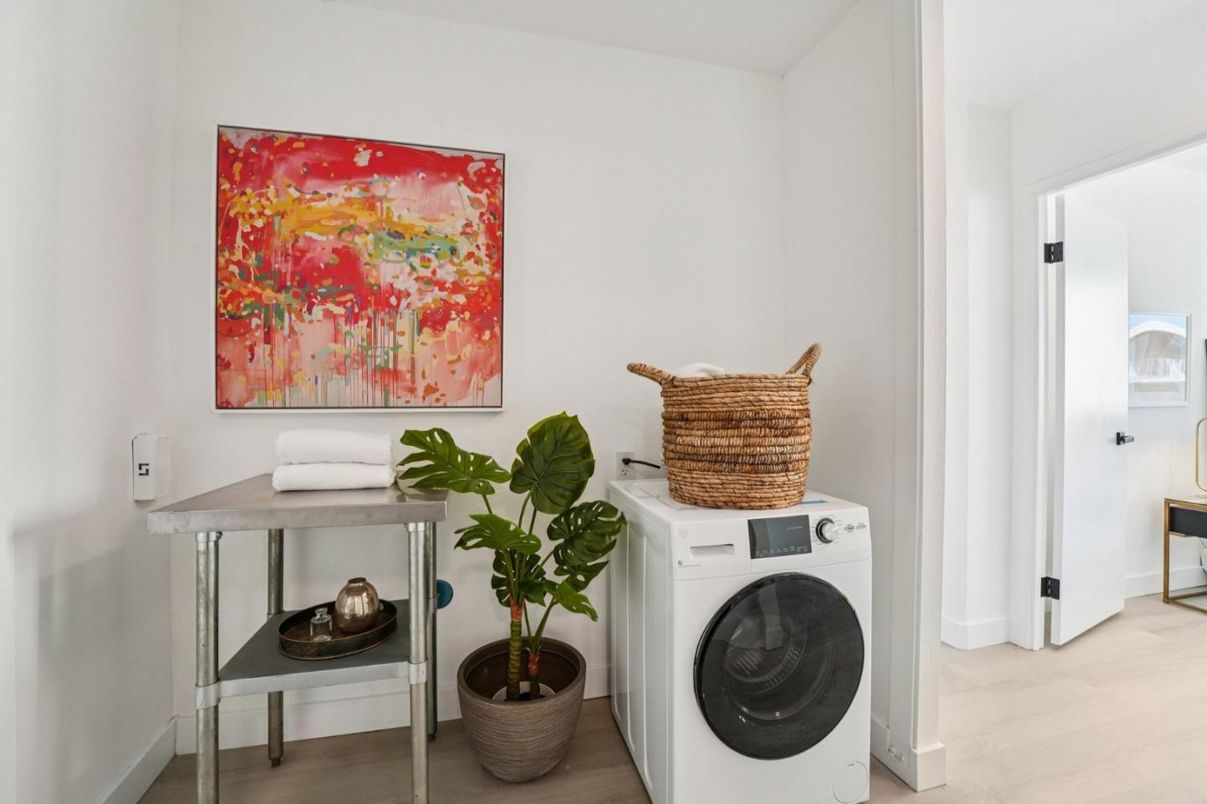 Interior, Washer, Wood Texture Flooring
