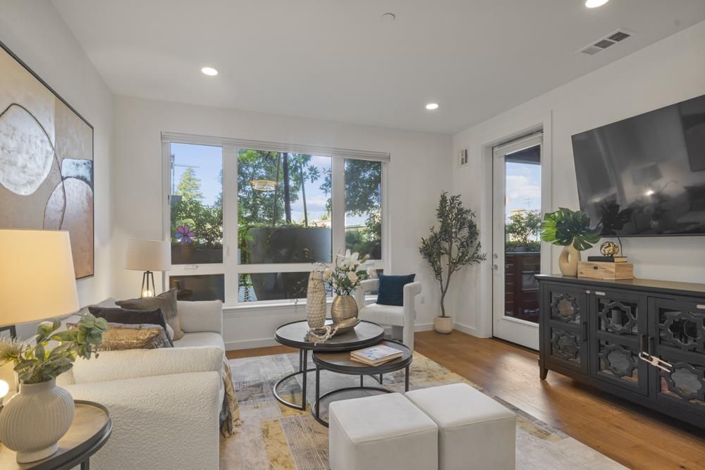 Interior, Living room, Recessed Lighting, Wood Texture Flooring