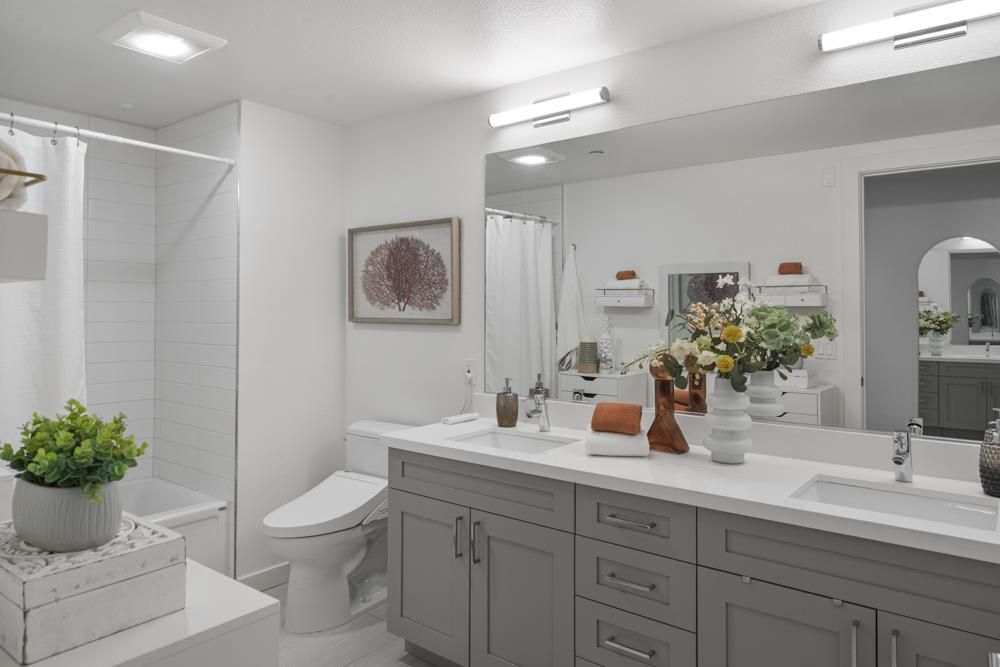 Bathroom, Dual Sink Vanities, Interior, Recessed Lighting