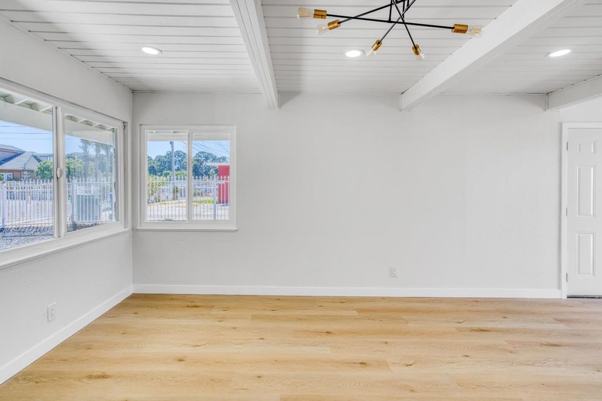 Empty room, Interior, Recessed Lighting, Wood Texture Flooring