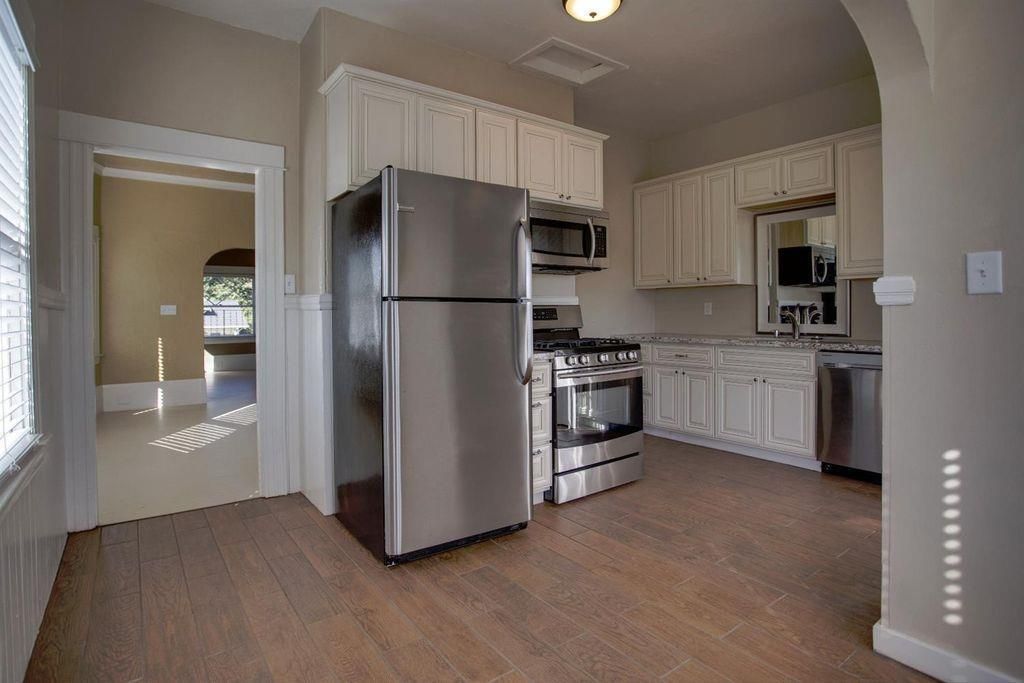 Interior, Kitchen, Stainless Steel Appliances, Wood Texture Flooring