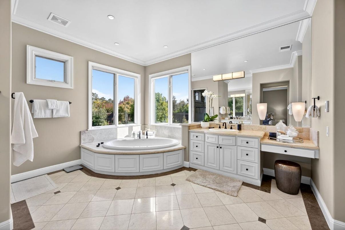 Bathroom, Interior, Recessed Lighting