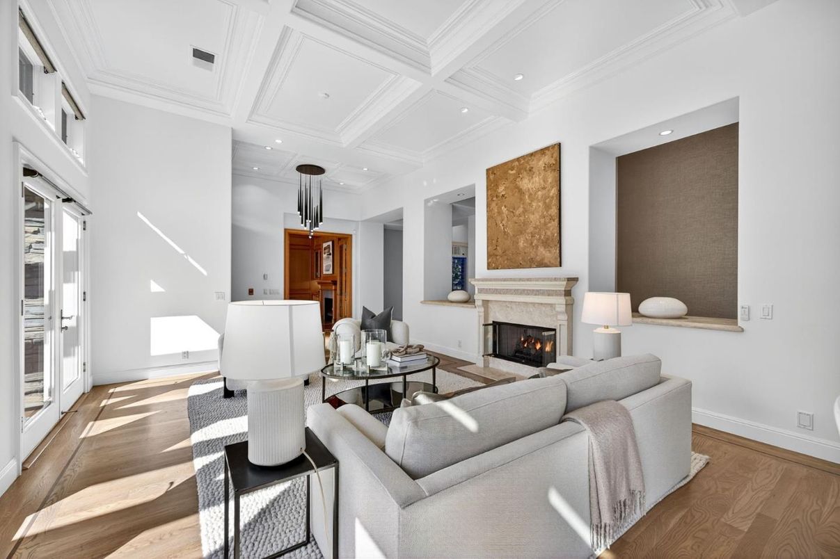 Fireplace, Interior, Living room, Pendant Lights, Recessed Lighting, Wood Texture Flooring