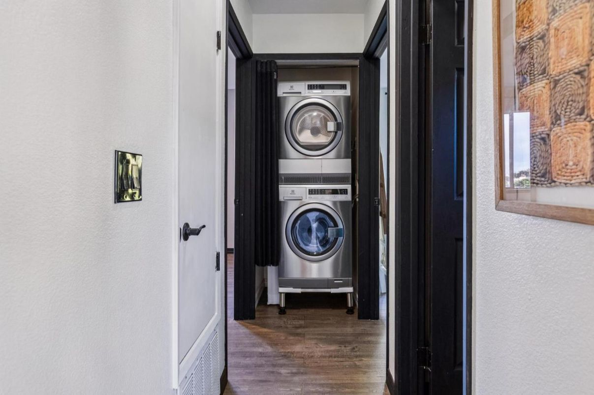 Interior, Utility Closets, Washer, Wood Texture Flooring