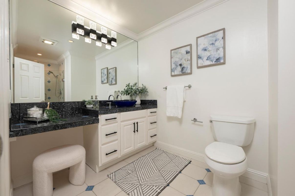 Bathroom, Dual Sink Vanities, Interior, Recessed Lighting