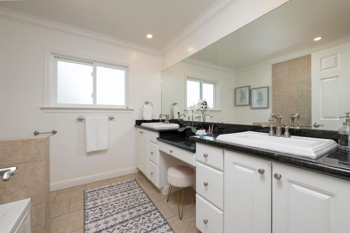 Bathroom, Dual Sink Vanities, Interior, Recessed Lighting