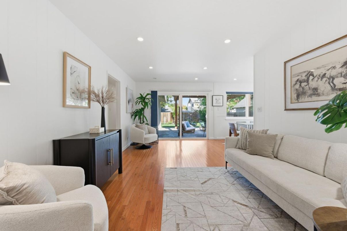 Interior, Living room, Recessed Lighting, Wood Texture Flooring