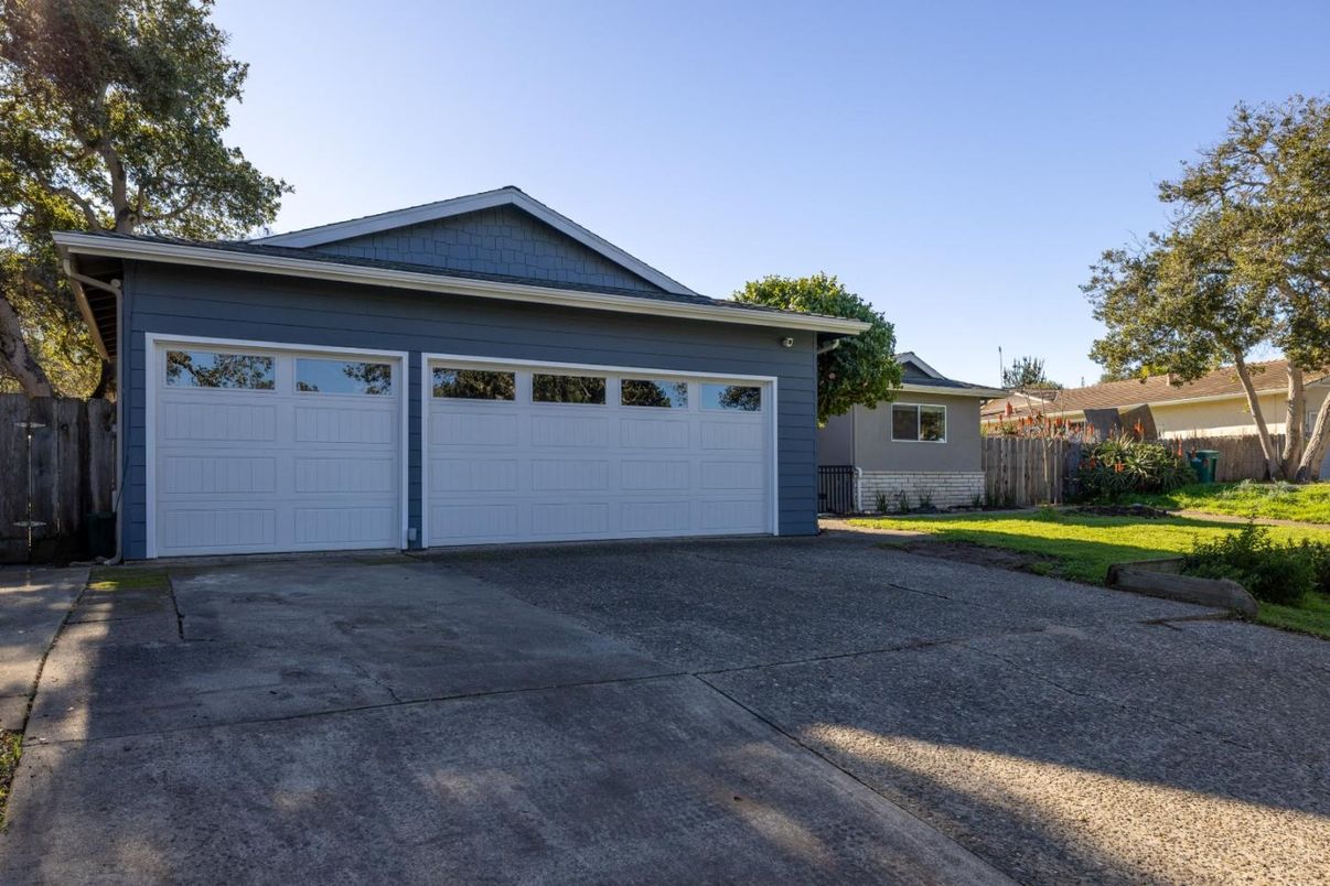 Detached Garage, Exterior