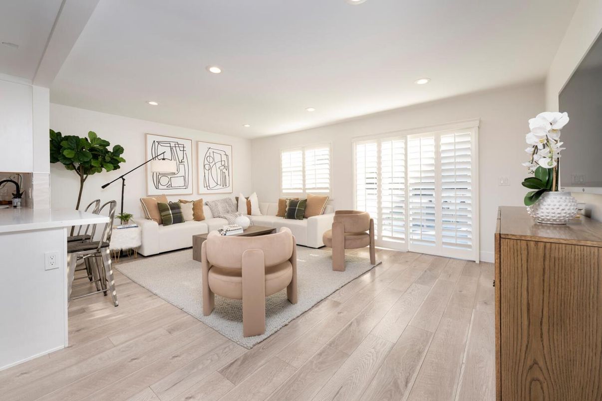 Interior, Living room, Recessed Lighting, Wood Texture Flooring